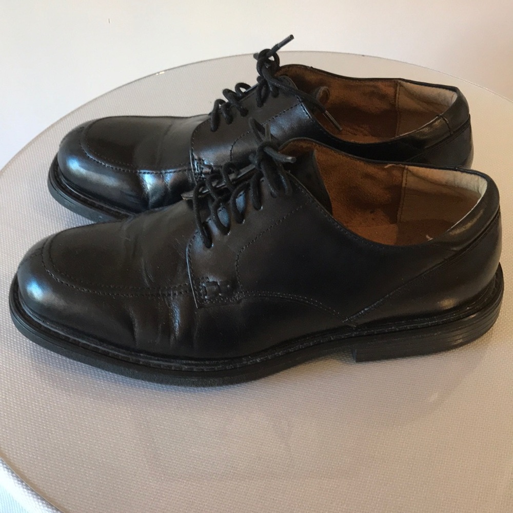 Black lace up shoes by Florsheim